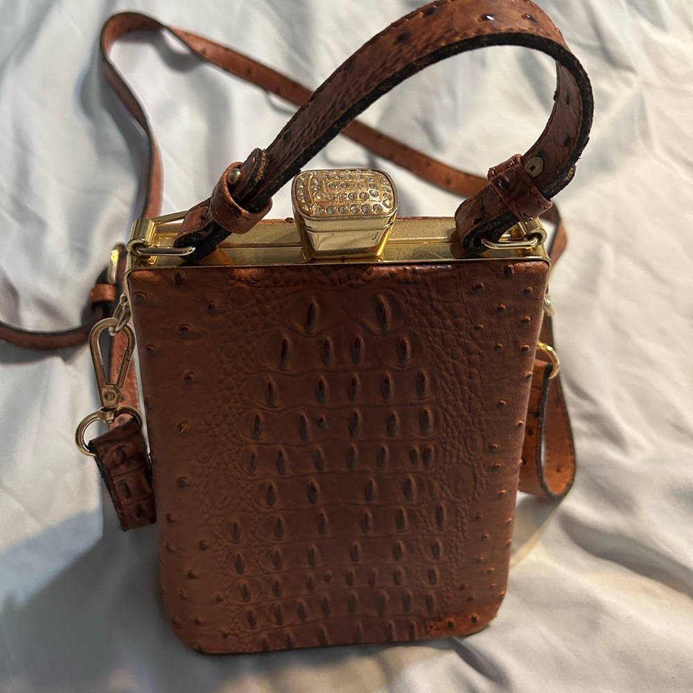Isabelle Brown Vegan Leather Crossbody Purse
LIKE NEW!